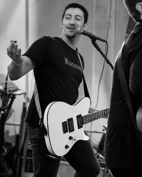 Nathan Vaz, guitarra e voz da Banda 4G